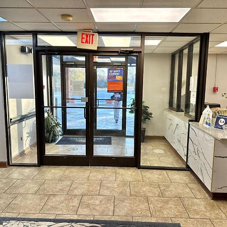 Days Inn By Wyndham Statesboro Bagian luar foto