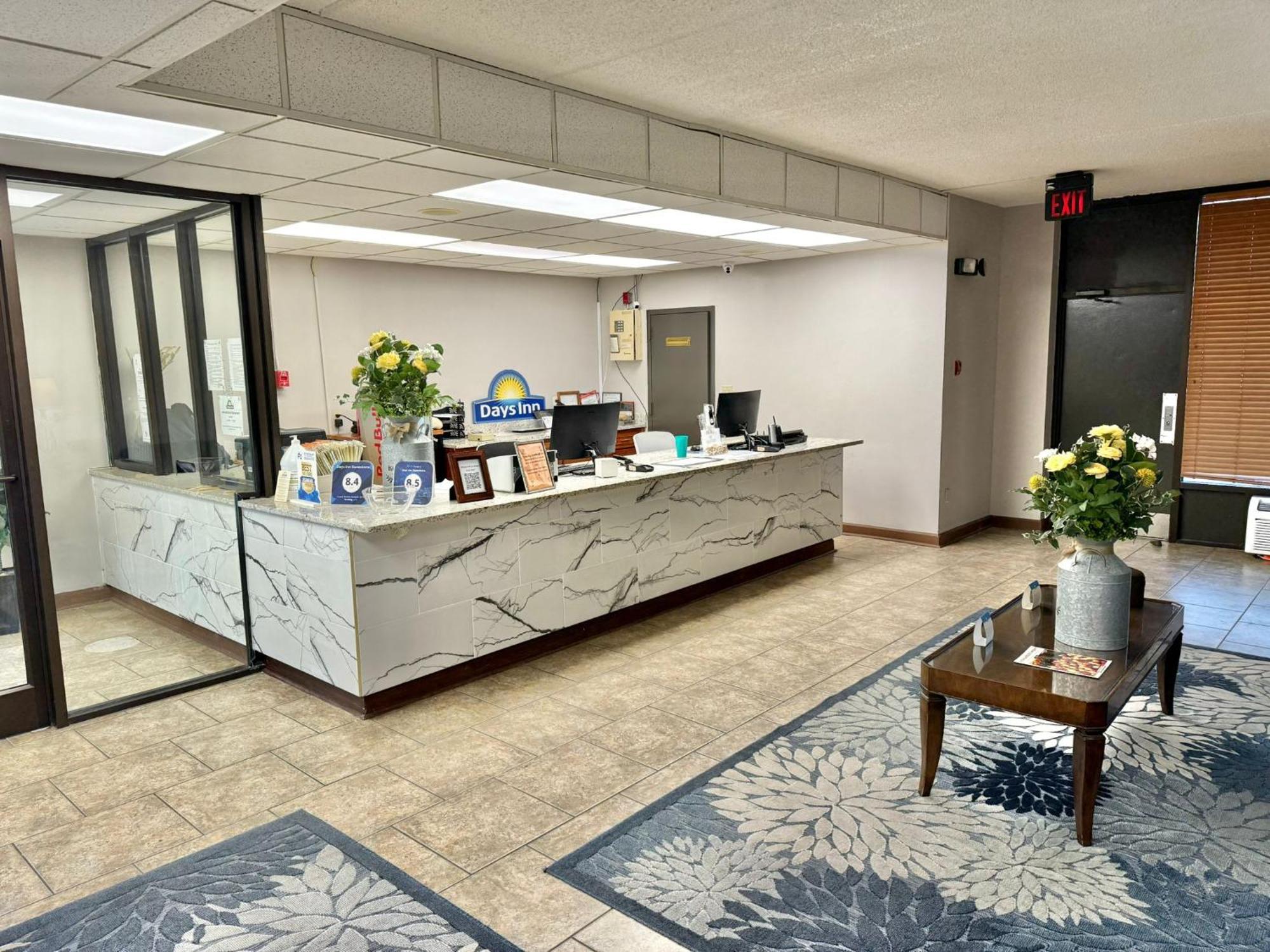 Days Inn By Wyndham Statesboro Bagian luar foto