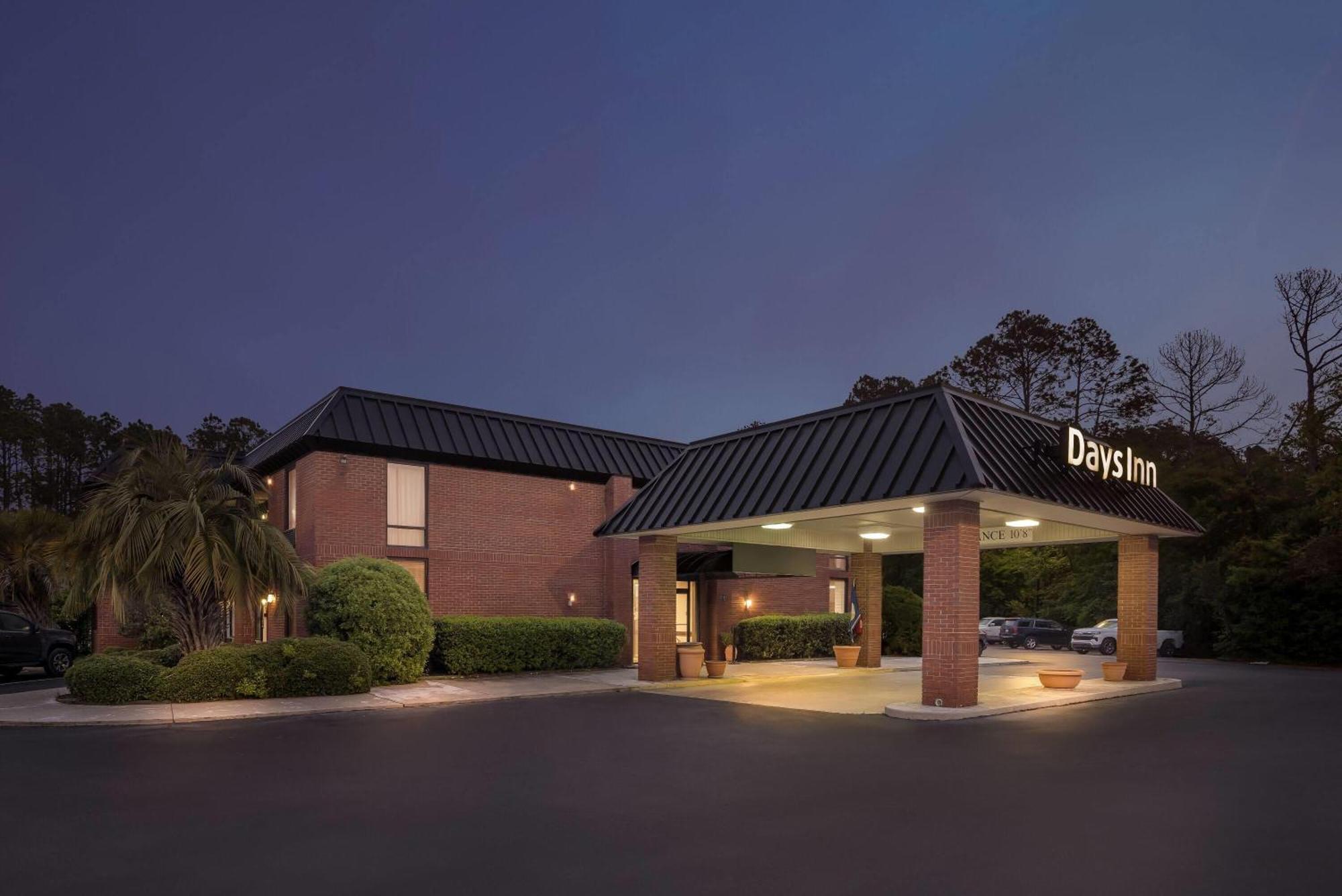 Days Inn By Wyndham Statesboro Bagian luar foto