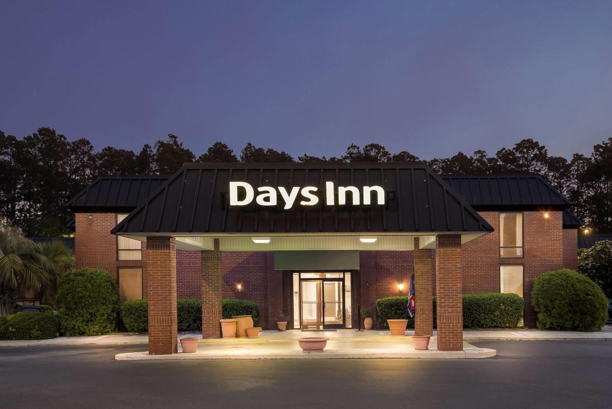 Days Inn By Wyndham Statesboro Bagian luar foto