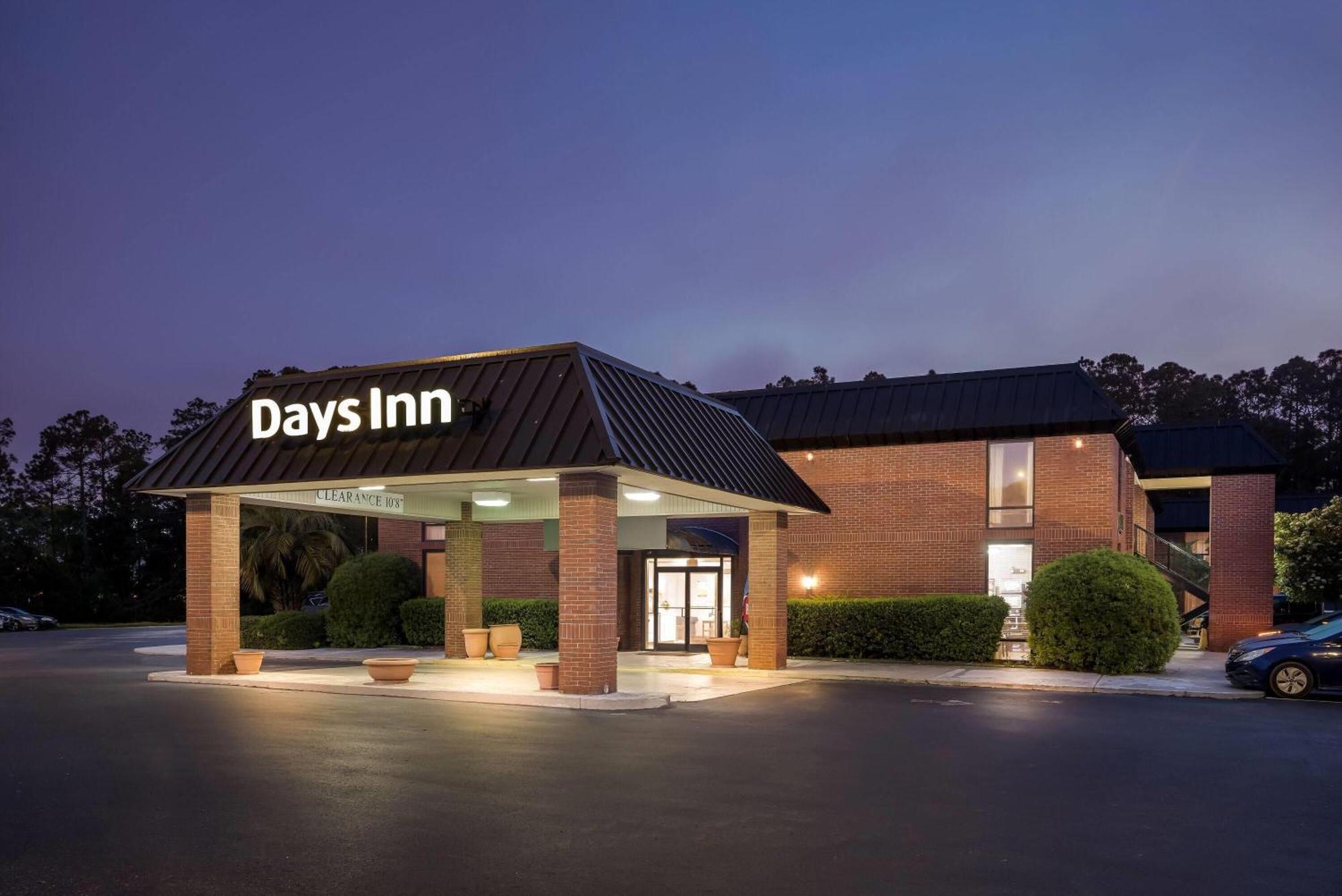 Days Inn By Wyndham Statesboro Bagian luar foto