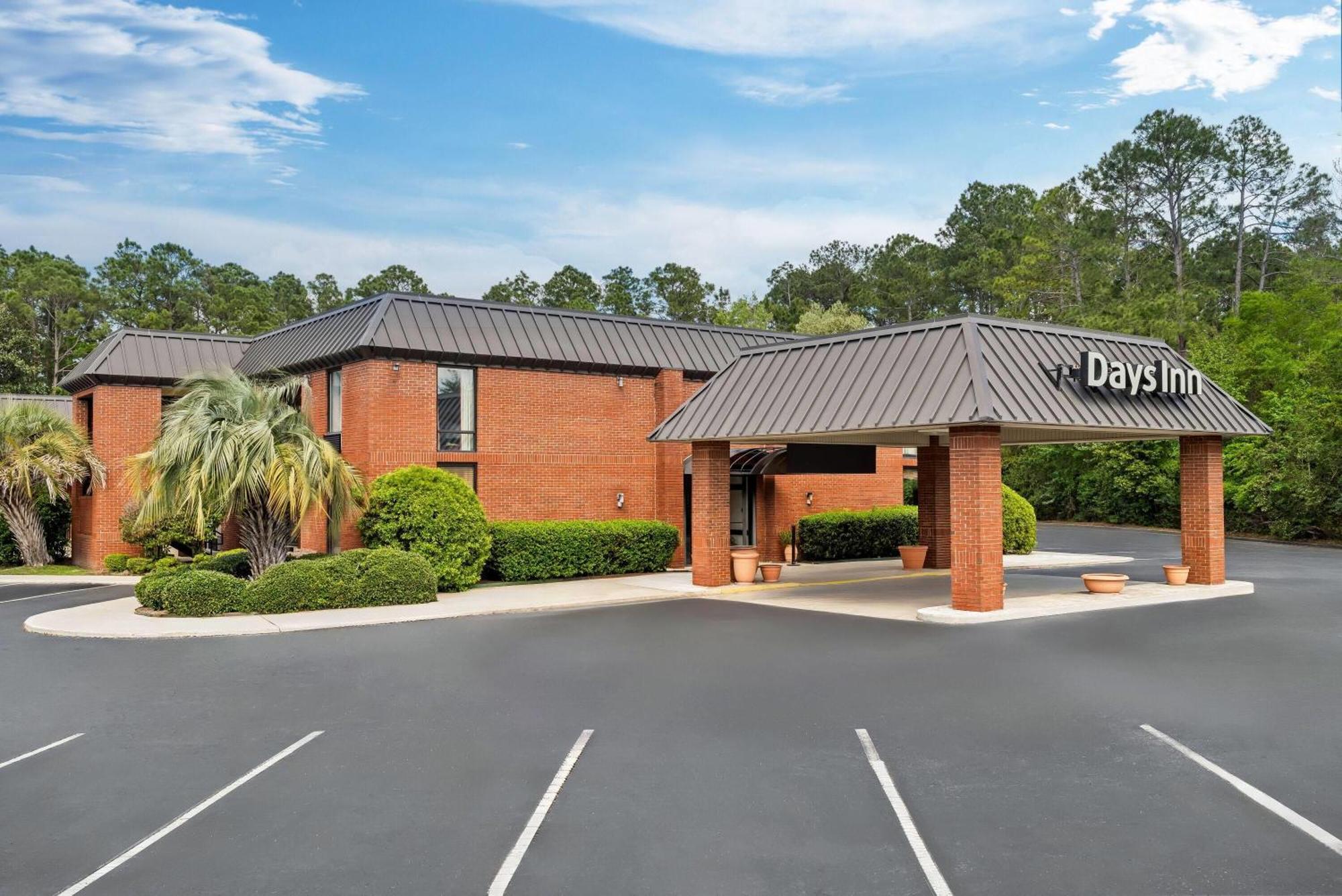 Days Inn By Wyndham Statesboro Bagian luar foto